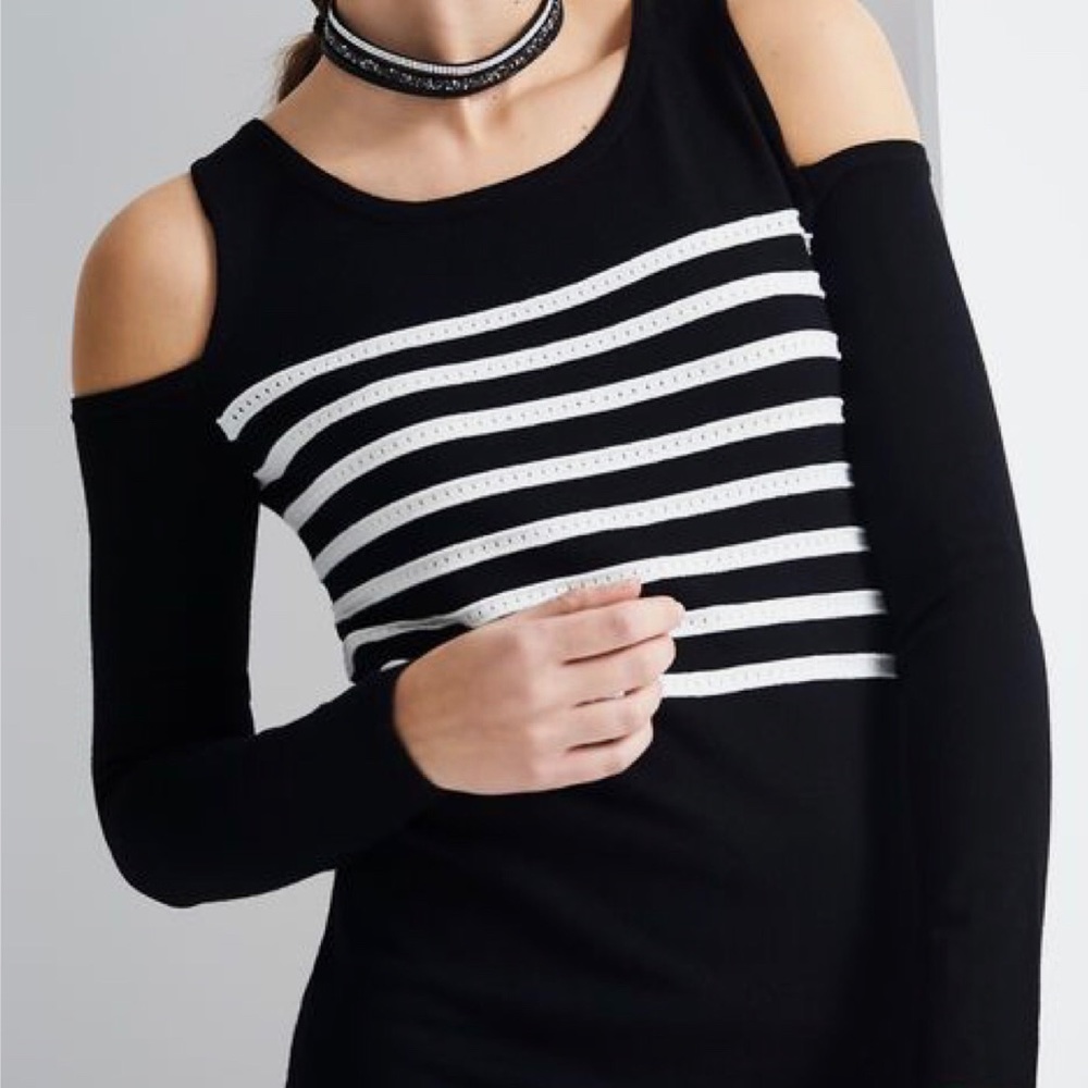 Off shoulder Melanie Lyne - Picture 3 of 3